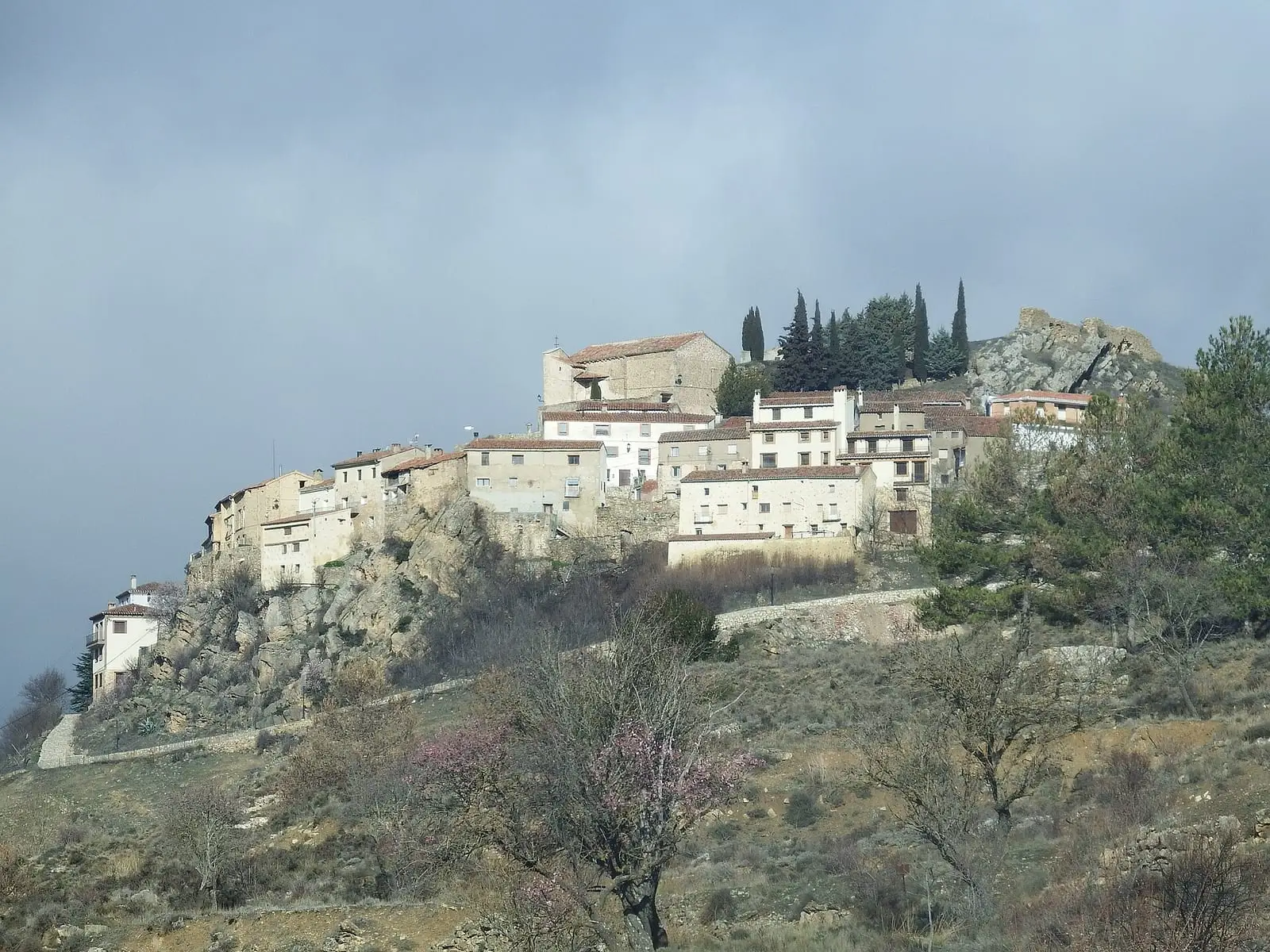 Casas de Algarra sobre una ladera