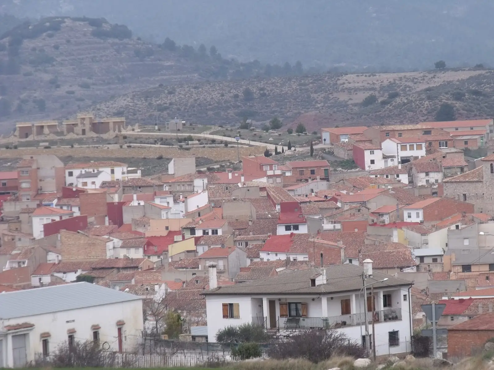 Casas de Aliaguilla al pie de los montes