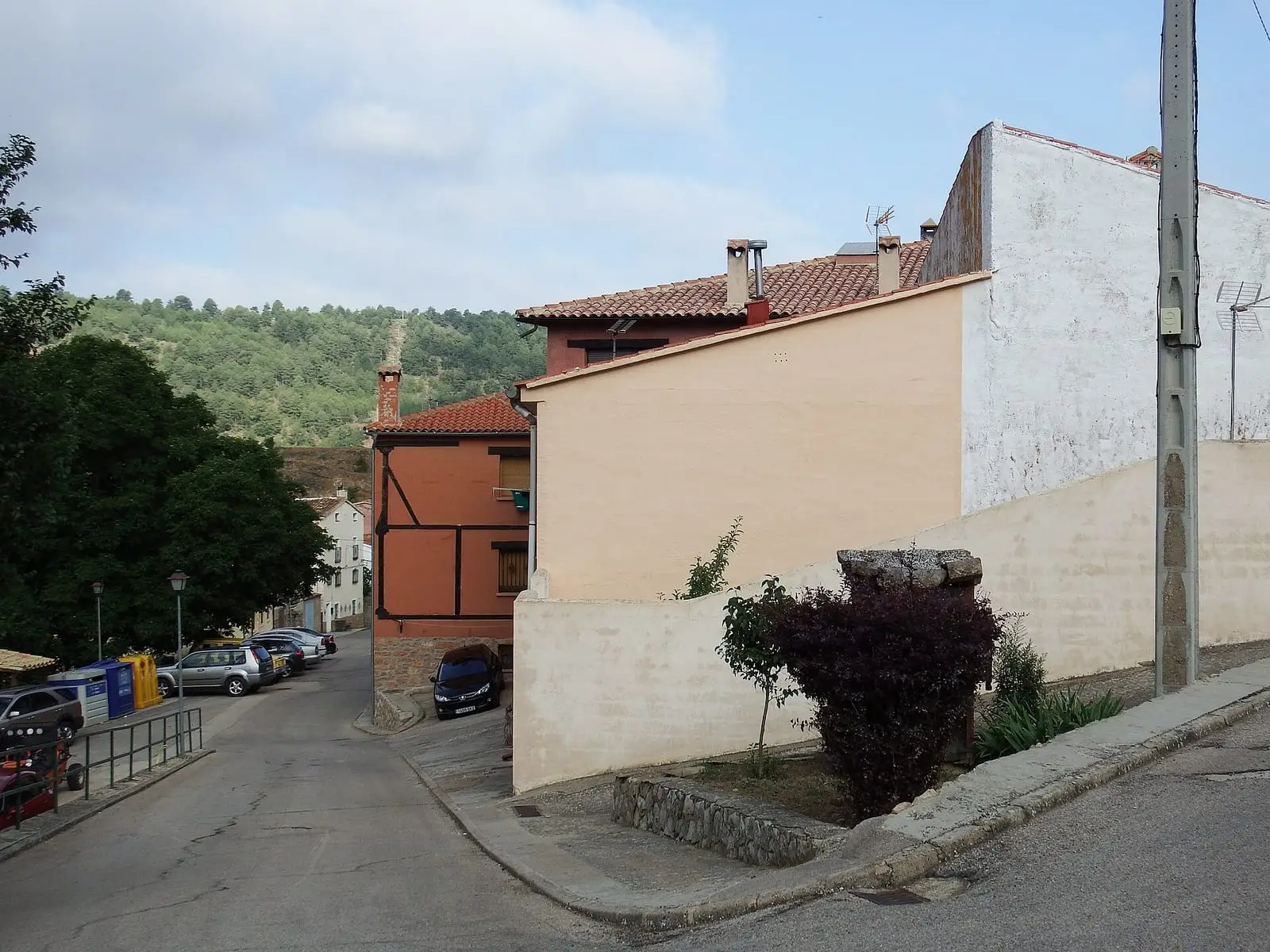 Casas y calle de Beamud