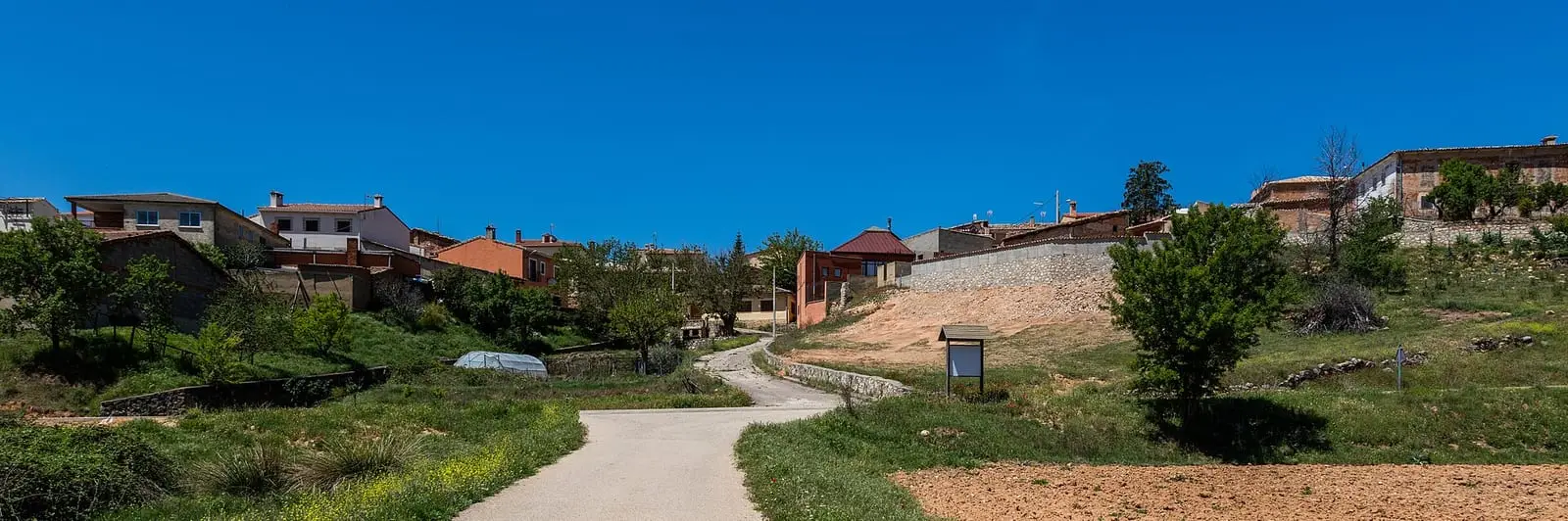Casas de Castillejo-Sierra y montes alrededor