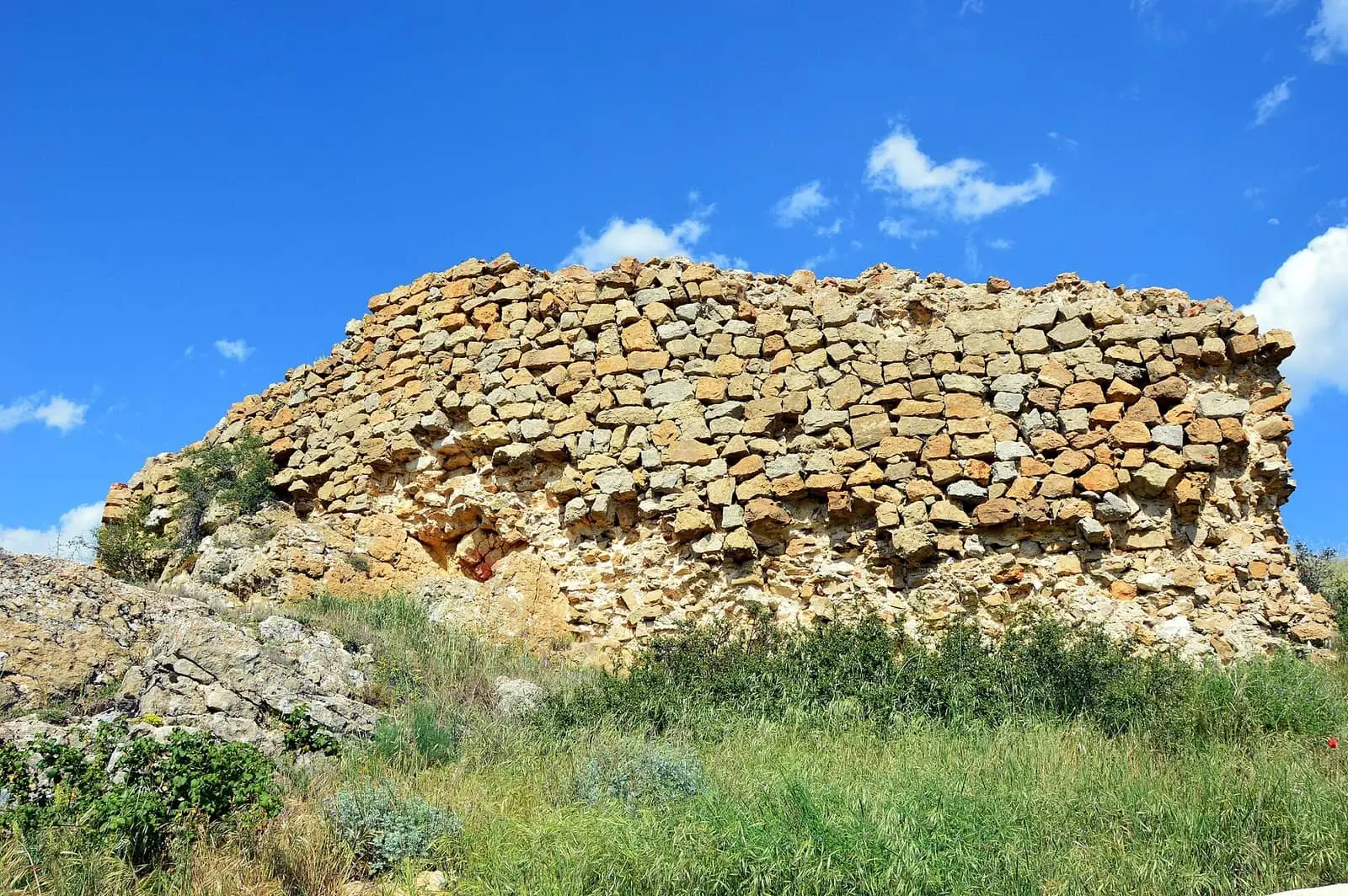 Lienzo de piedra del castillo de Algarra