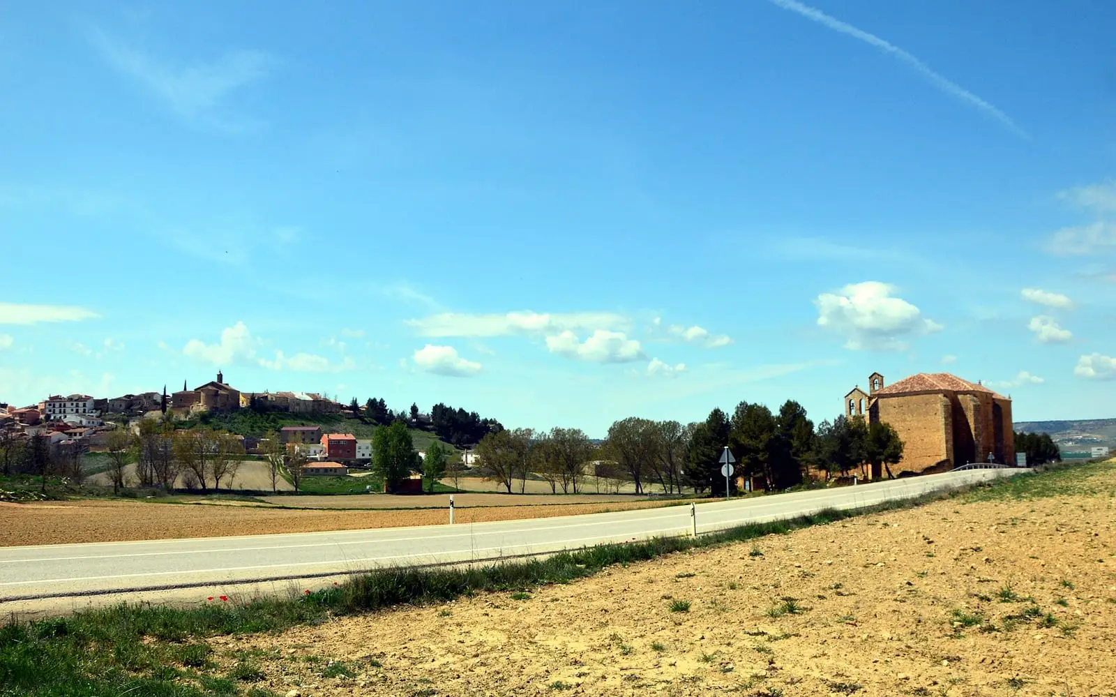 Iglesia panteón y casas de Carboneras de Guadazaón