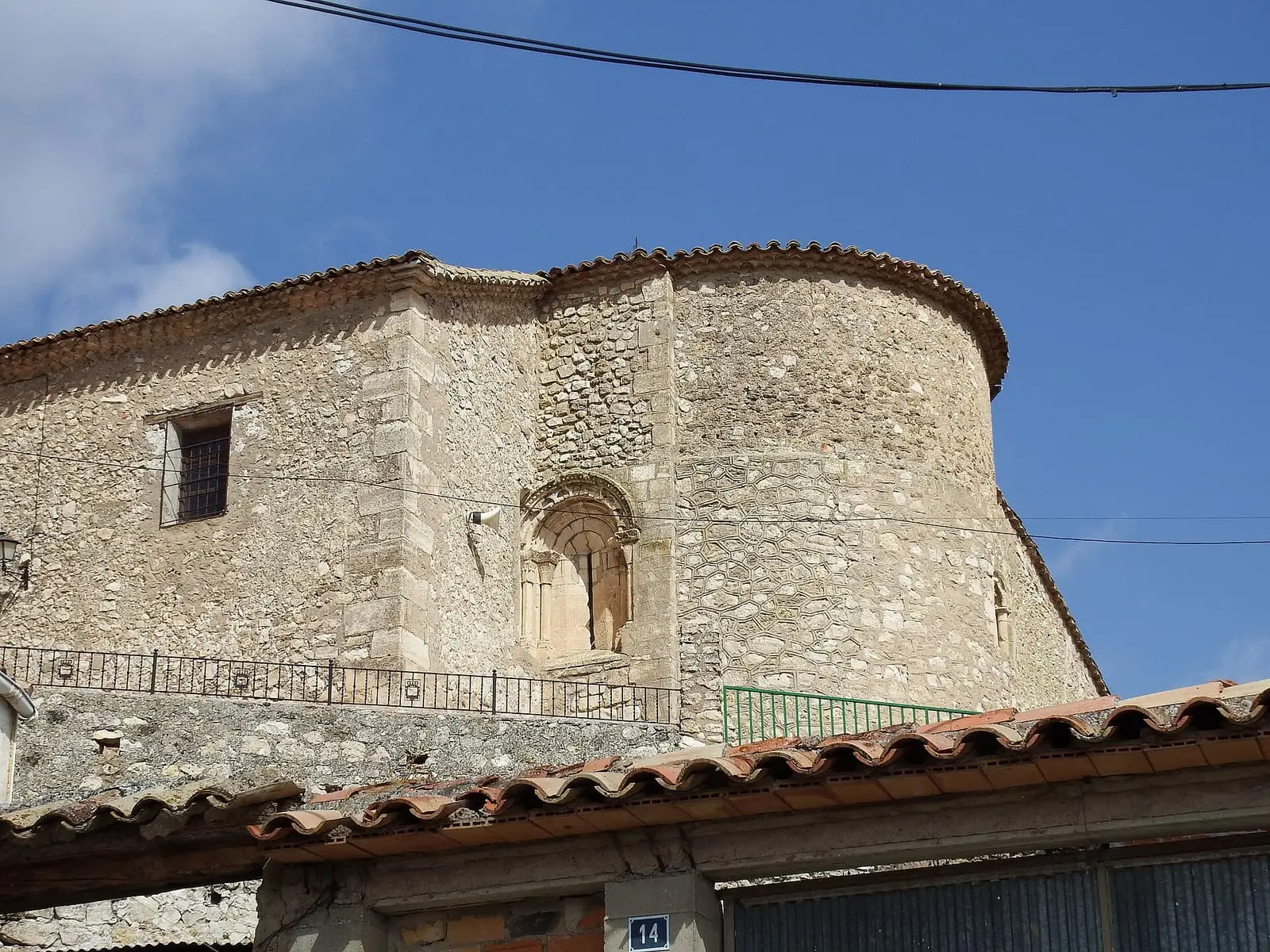 Ábside de piedra de la iglesia de Fuentes