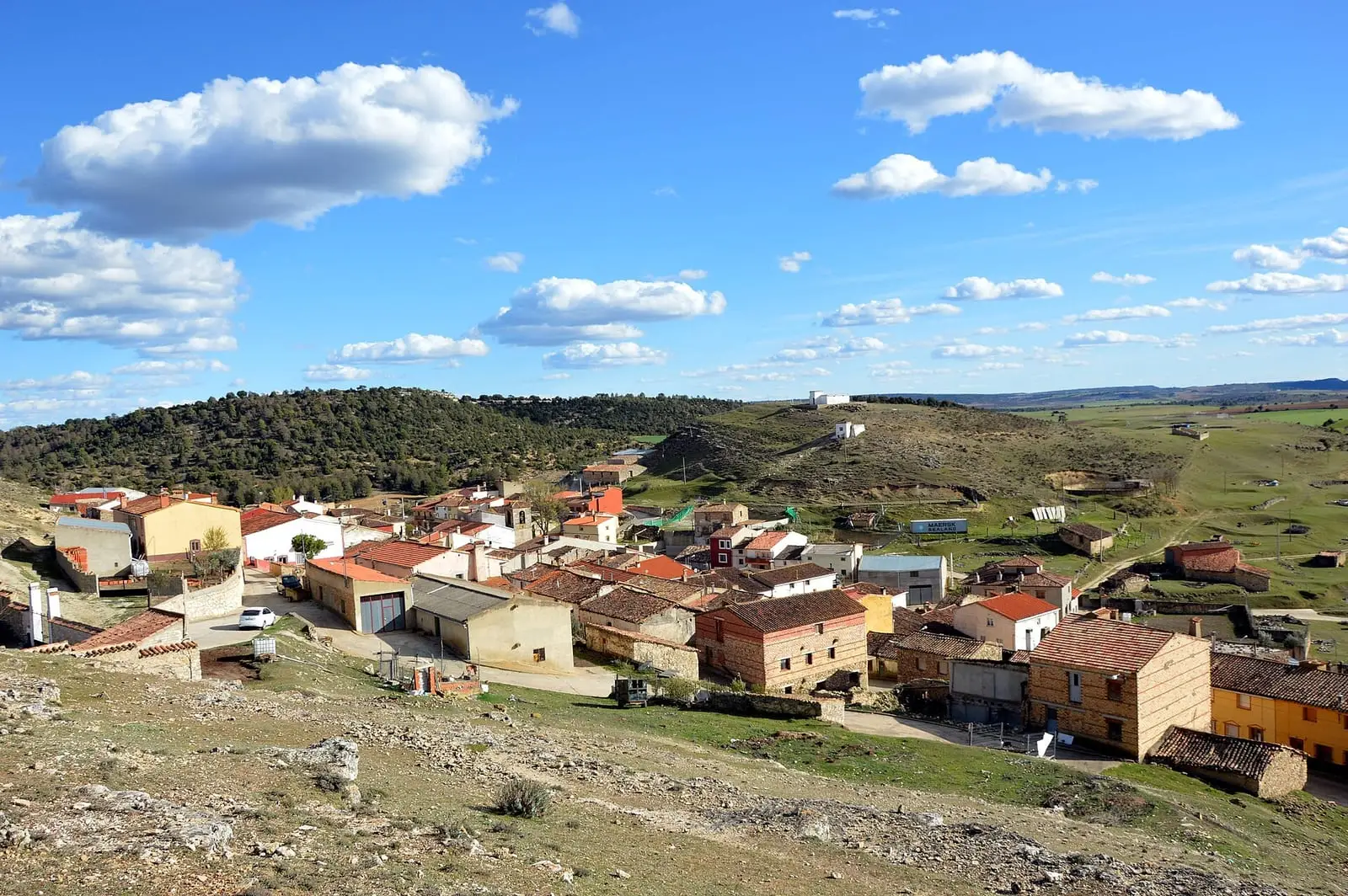 Casas de Pajarón vistas desde el cerro del castillo