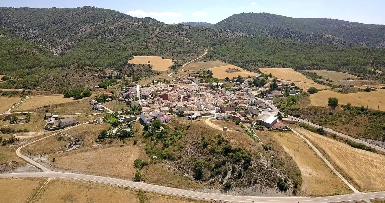Casas de Portilla entre montes