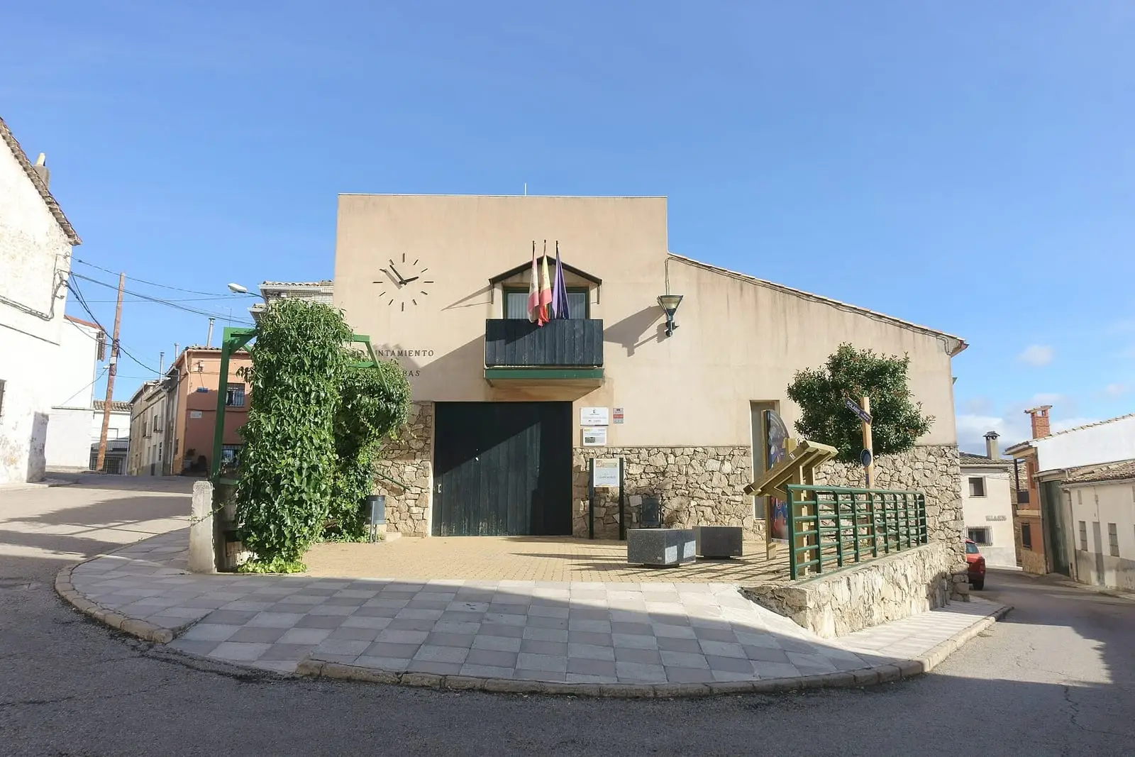 Fachada del ayuntamiento de Sotorribas en Sotos