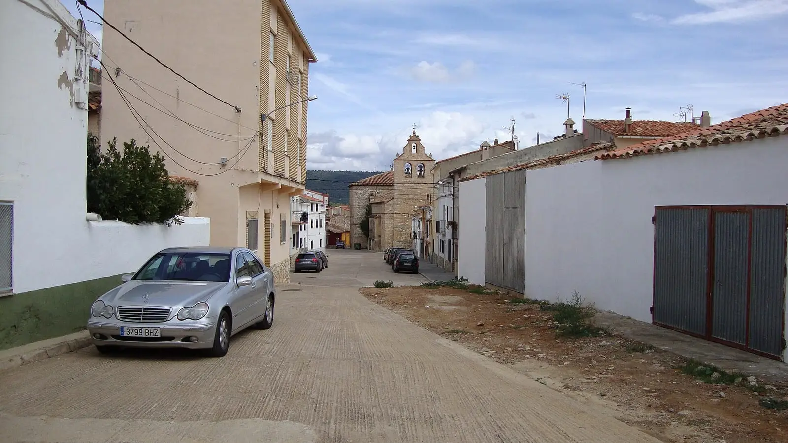 Casas y calle Real de Talayuelas